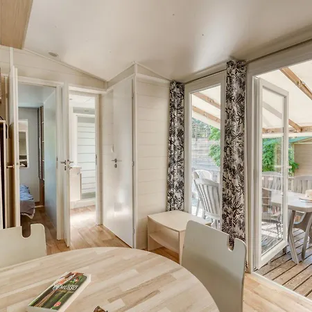 Mobil-home 35m² Avec Terrasse Pour 8 Personnes, Acces Handicape - Api-1-52-384 * Bormes-les-Mimosas